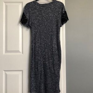 Contour midi dress with accent sleeves